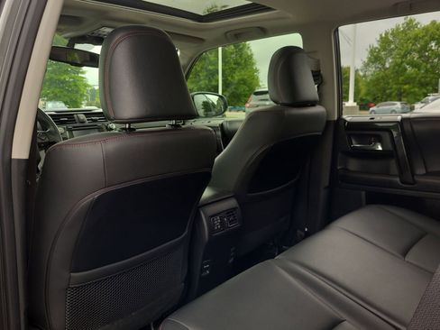 Used 2019 Toyota 4Runner TRD Off-Road Premium AWD/4WD image 12