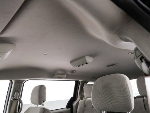 Used 2018 Dodge Grand Caravan SE w/ UConnect Hands-Free Group FWD image 24