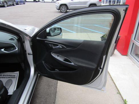 Used 2021 Chevrolet Malibu LT FWD image 10