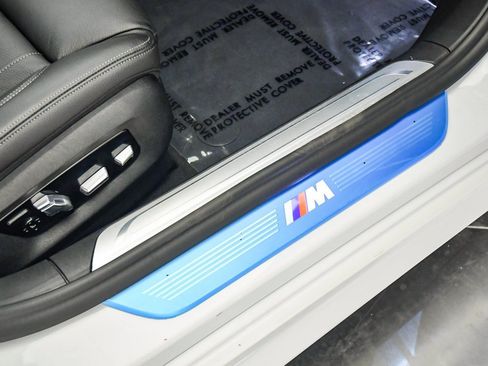 Certified 2022 BMW 740i w/ M Sport Package image 18