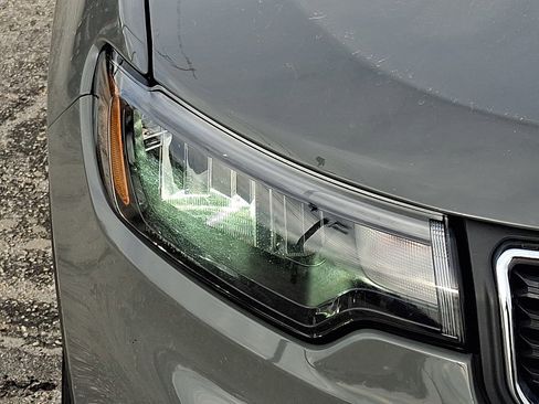 Used 2024 Jeep Compass Latitude image 8