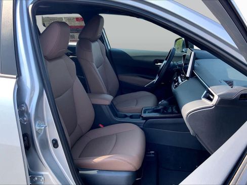 Used 2026 Toyota Corolla Cross XLE w/ Convenience Package FWD image 9