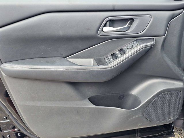 Used 2026 Nissan Rogue SV FWD image 14