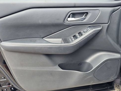Used 2026 Nissan Rogue SV FWD image 14