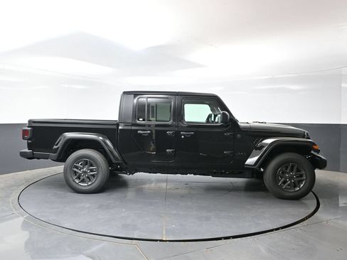 New 2026 Jeep Gladiator Sport AWD/4WD image 2