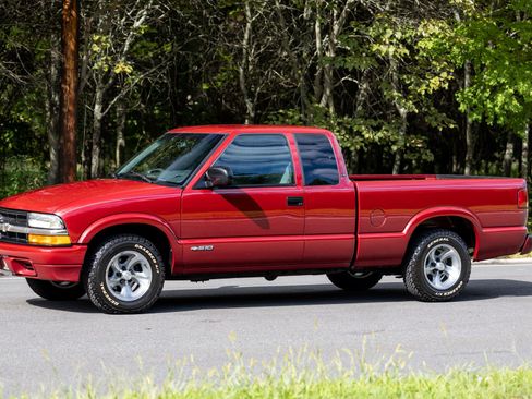 Used 2001 Chevrolet S10 Pickup LS w/ Preferred Equipment Group RWD image 13