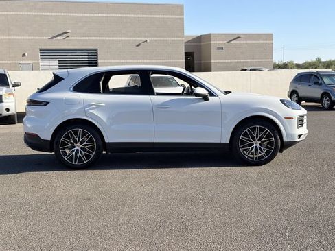 Used 2025 Porsche Cayenne AWD/4WD image 26