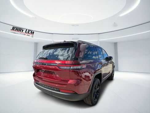 New 2025 Jeep Grand Cherokee Limited w/ Black Appearance Package AWD/4WD image 3