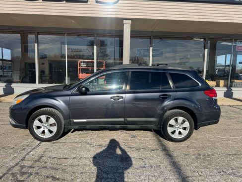 Used 2012 Subaru Outback 2.5i Limited w/ Moonroof Pkg image 2