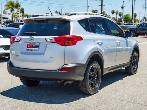 Used 2014 Toyota RAV4 LE FWD image 4