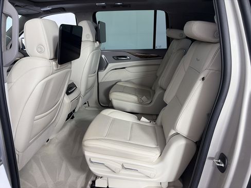 Certified 2023 Cadillac Escalade ESV Premium Luxury Platinum w/ LPO, Radiant Package AWD/4WD image 7