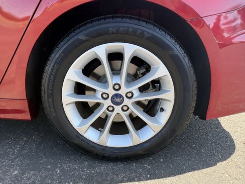 Used 2019 Ford Fusion SE image 12