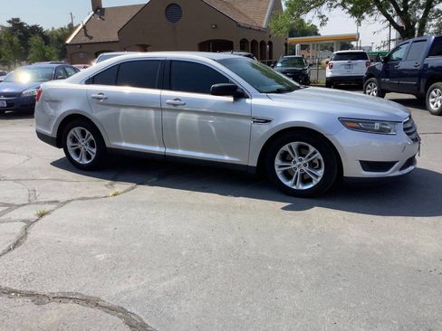 Used 2016 Ford Taurus SE FWD image 8