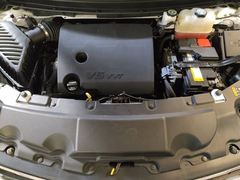Used 2020 Chevrolet Traverse LT FWD image 30