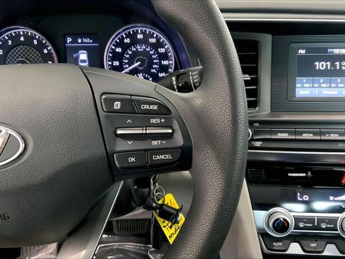 Used 2020 Hyundai Elantra SE FWD image 22
