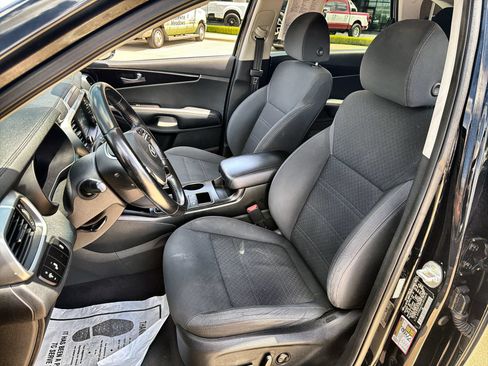 Used 2020 Kia Sorento S FWD image 11