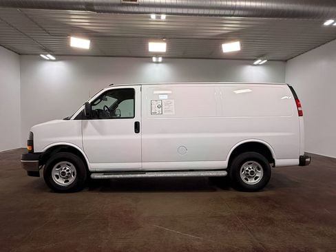 Used 2024 GMC Savana 2500 w/ Driver Convenience Package image 31