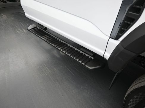 New 2025 Ford F550 4x4 Regular Cab Super Duty image 7