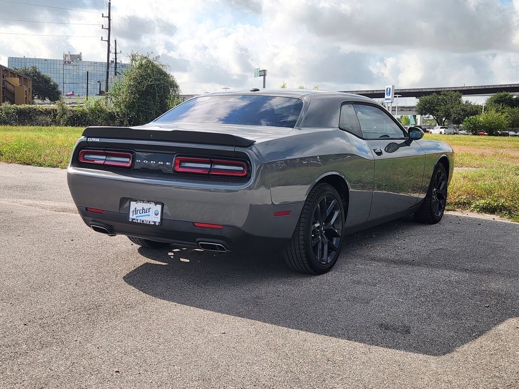 Used 2019 Dodge Challenger SXT w/ Blacktop Package RWD image 3