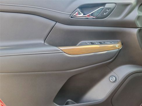 Used 2021 GMC Acadia SLE w/ Driver Convenience Package FWD image 22