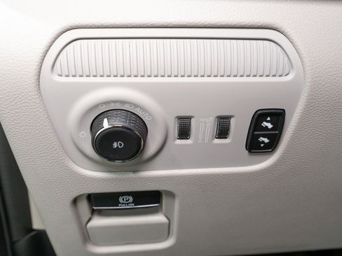 Used 2022 Jeep Wagoneer Series III w/ Premium Group I AWD/4WD image 33