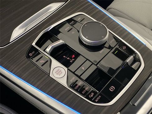 Used 2023 BMW X7 xDrive40i w/ Premium Package image 21