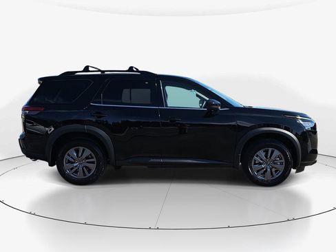 New 2026 Nissan Pathfinder SL w/ SL Premium Package FWD image 2