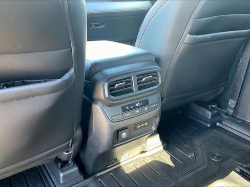 Used 2025 Honda Pilot TrailSport image 36