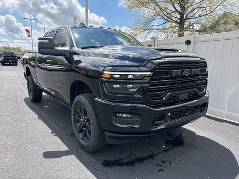 Used 2026 RAM 2500 Laramie AWD/4WD image 2