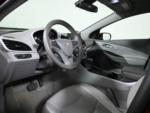 Used 2017 Chevrolet Volt LT w/ Comfort Package FWD image 4
