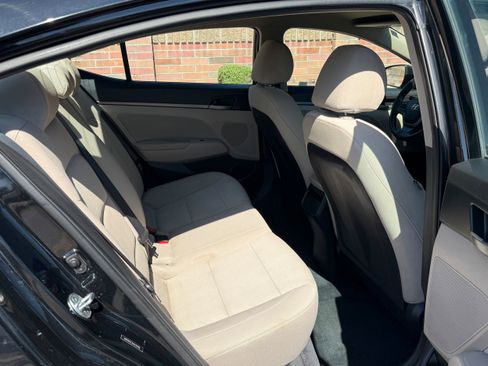 Used 2017 Hyundai Elantra SE FWD image 12