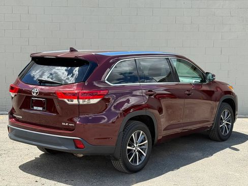 Used 2017 Toyota Highlander XLE w/ Carpet Mat Package AWD/4WD image 9