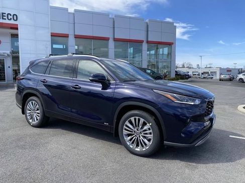 New 2026 Toyota Highlander Platinum AWD/4WD image 1