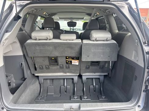 Used 2020 Toyota Sienna XLE FWD image 21