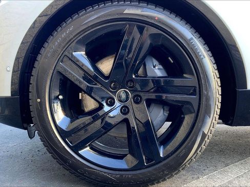 New 2026 Land Rover Discovery Limited Edition image 17