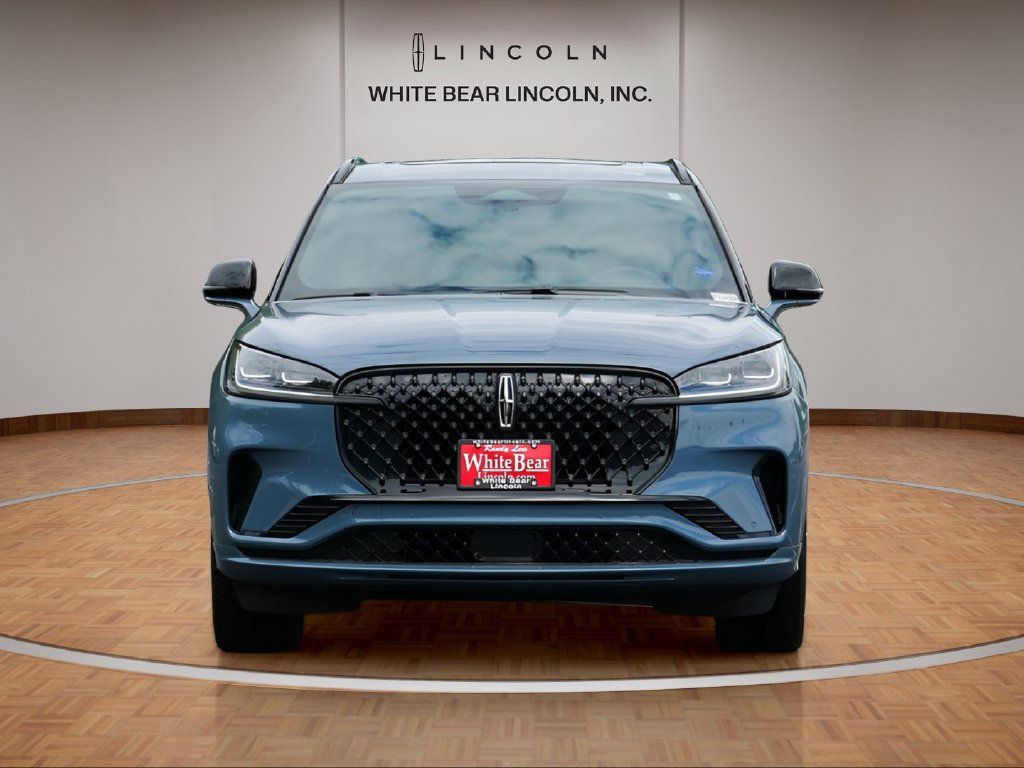 Used 2026 Lincoln Aviator Reserve AWD/4WD image 2