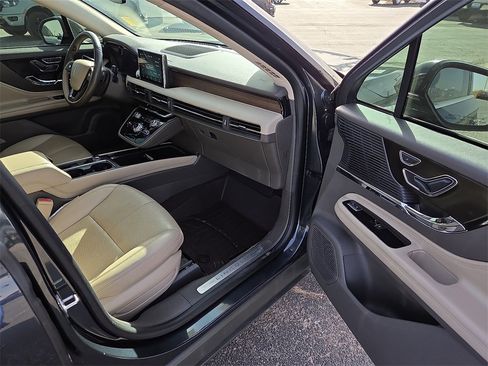 Used 2022 Lincoln Corsair Reserve image 12