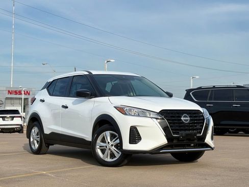 Certified 2025 Nissan Kicks Play S FWD image 2