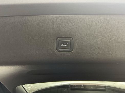 Used 2020 Chevrolet Traverse Premier FWD image 34