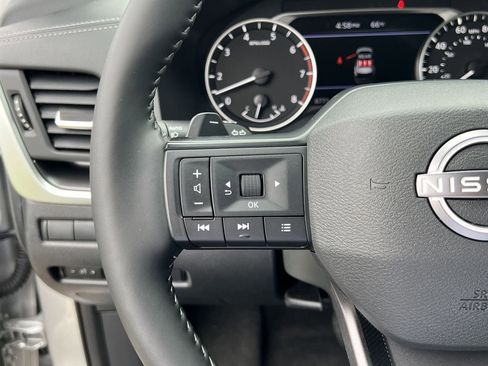 Certified 2025 Nissan Rogue SV FWD image 9