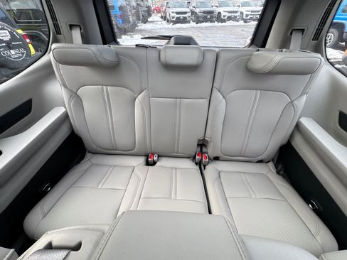 Used 2024 Jeep Wagoneer 4WD w/ Premium Group I image 37