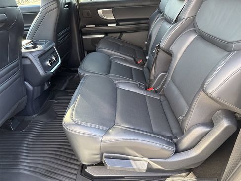 Used 2025 Ford Expedition Max Platinum w/ Driver's Package image 20