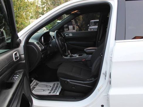 Used 2021 Jeep Grand Cherokee Laredo AWD/4WD image 10