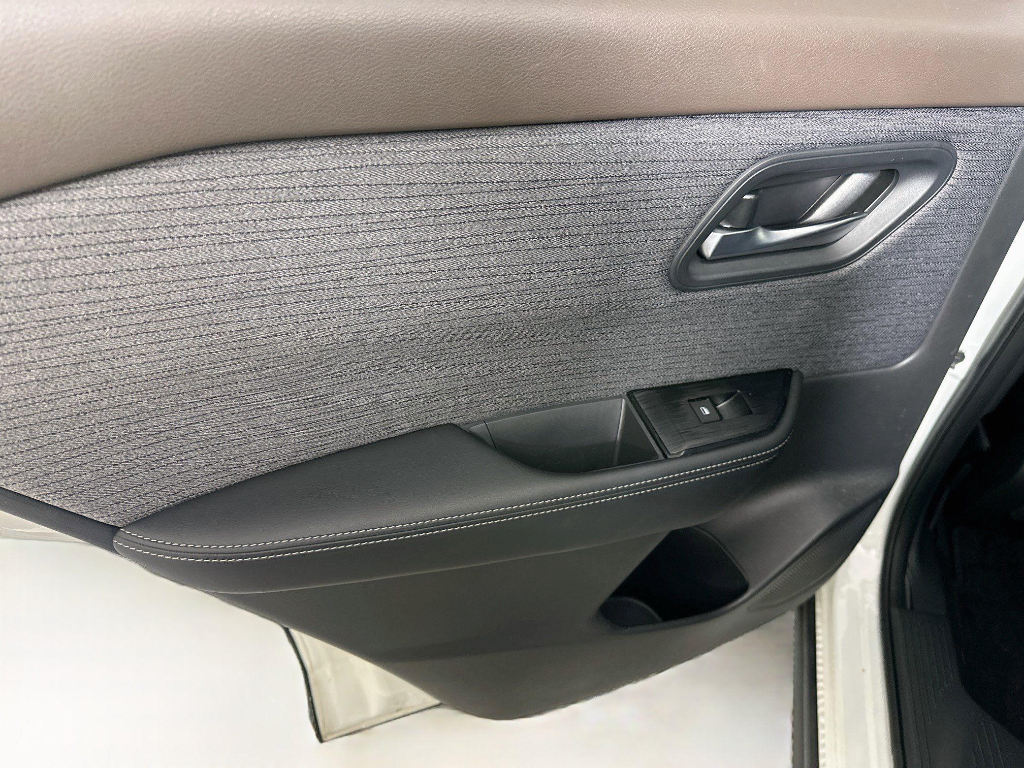 Used 2023 Nissan Rogue SV FWD image 24