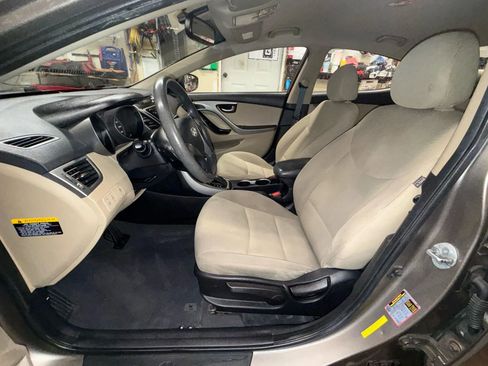 Used 2016 Hyundai Elantra SE image 15