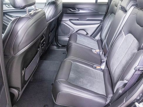 New 2025 Jeep Grand Cherokee Altitude image 29