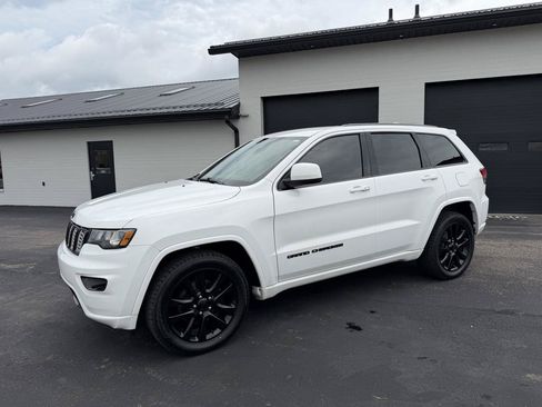 Used 2017 Jeep Grand Cherokee Altitude AWD/4WD image 2