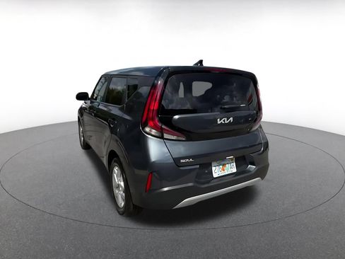 Used 2025 Kia Soul LX w/ LX Technology Package FWD image 11