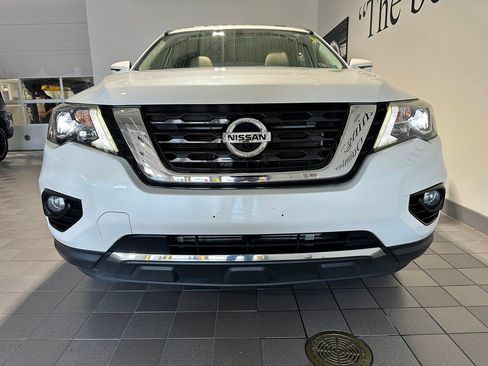 Used 2019 Nissan Pathfinder Platinum AWD/4WD image 2