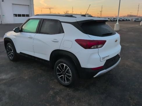 Used 2025 Chevrolet TrailBlazer LT w/ Convenience Package image 2